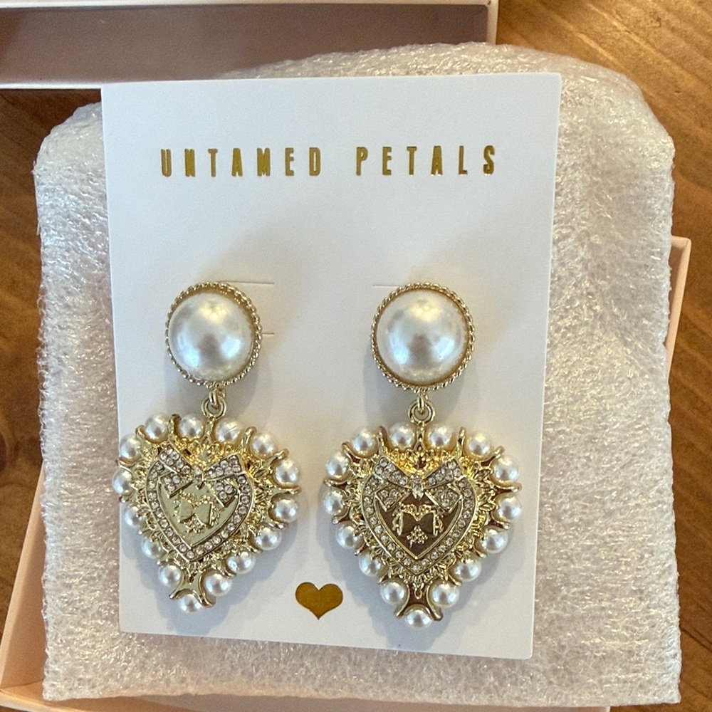 UNTAMED PETALS BY AMANDA JUDGE Gold and Pearl Heart Earrings